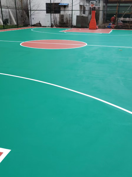 惠安 球场长期使用易出现地面开裂